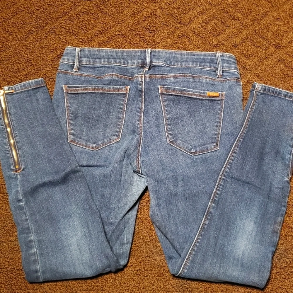 White House Black Market zipper blue jeans size 6